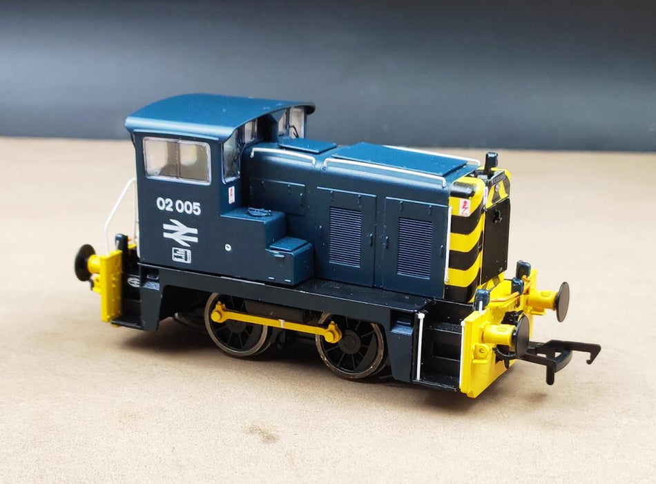 4240402 - BR Class 02 005 BR Blue w/Wasp Stripes & Yellow Bufferbeam