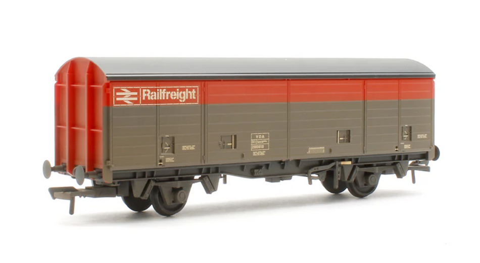 38-144C BR VDA Van BR Railfreight Red & Grey No.200819 - Weathered