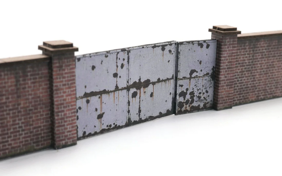 KX002 OO 6ft Industrial Brick Wall And Gates Model Kit