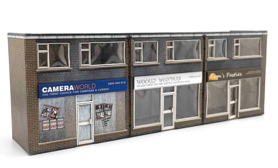 KX089 OO Low Relief 1970's Terraced Shops Model Kit