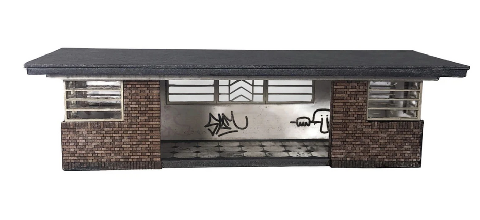 KX097 1930's Art Deco Bus/Tram Shelter Model Kit