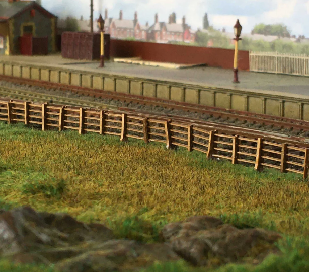 LX006 OO/HO 4ft Post & Rail Fencing Model Kit