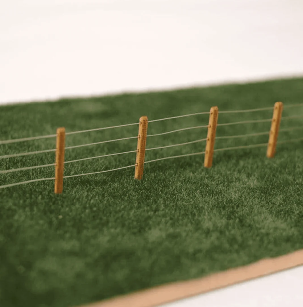 LX058 OO/HO 4ft Fence Posts (pre-drilled) Model Kit