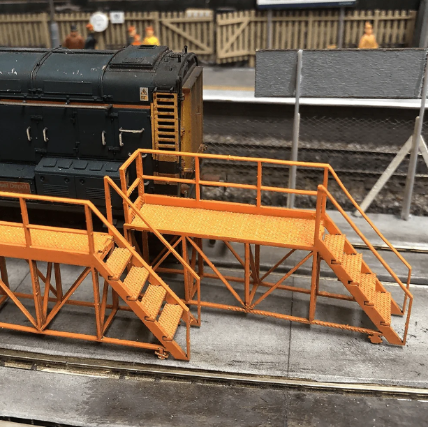 LX446 Portable Locomotive Access Platforms Model Kit