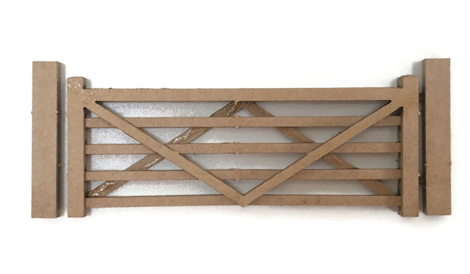LX459 OO/HO Five Bar Gates (Natural Wood) Model Kit