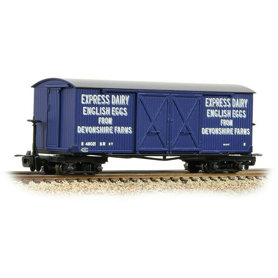 Bachmann 393-029  Bogie Covered Goods Wagon "Express Dairy English Eggs"  in Blue